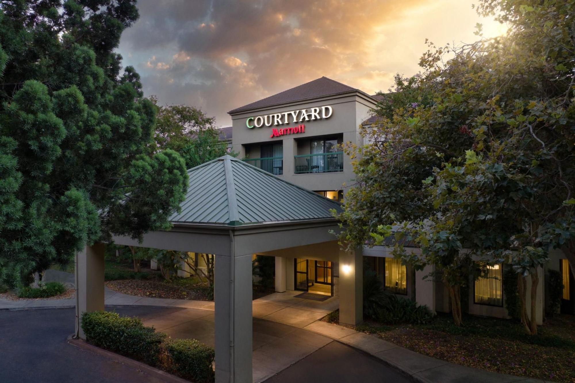 Courtyard By Marriott Stockton Hotel Exterior foto