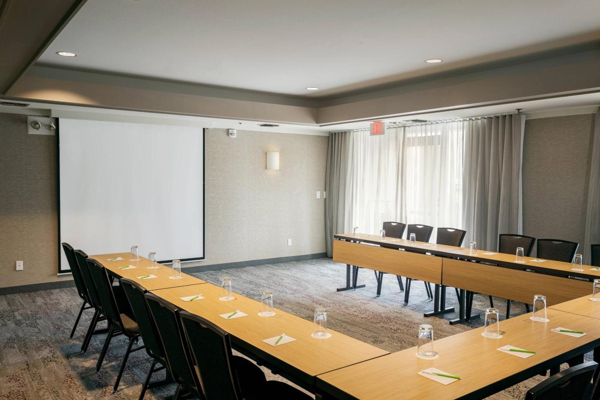 Courtyard By Marriott Stockton Hotel Exterior foto