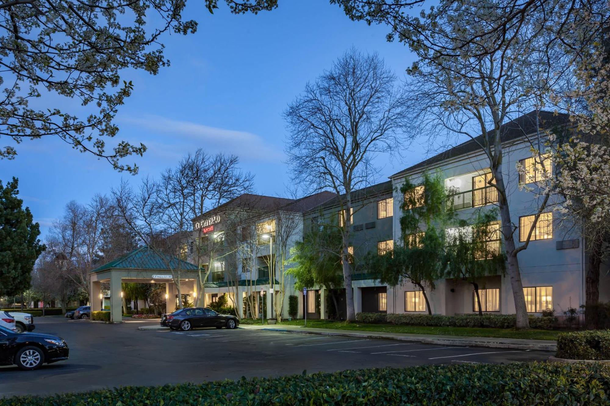 Courtyard By Marriott Stockton Hotel Exterior foto