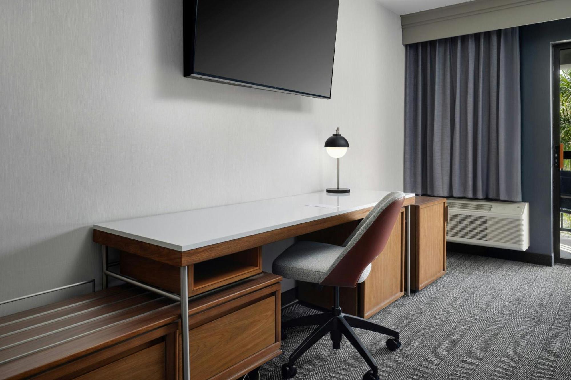Courtyard By Marriott Stockton Hotel Exterior foto