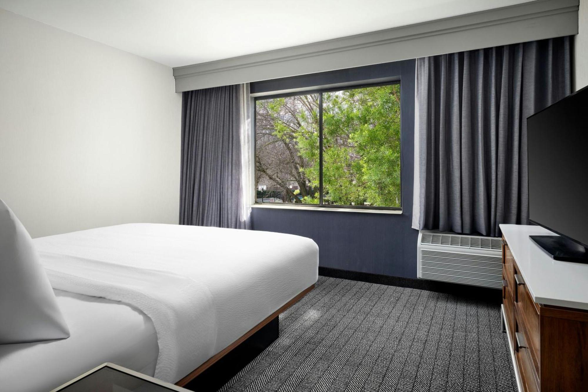 Courtyard By Marriott Stockton Hotel Exterior foto
