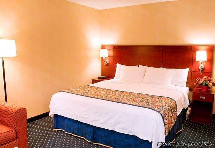 Courtyard By Marriott Stockton Hotel Exterior foto