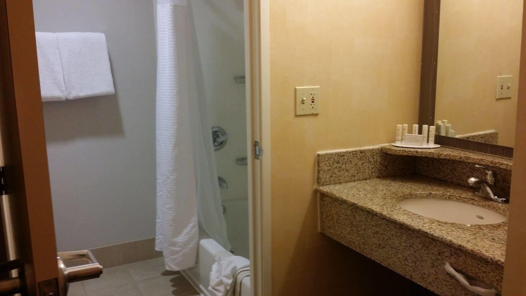Courtyard By Marriott Stockton Hotel Exterior foto